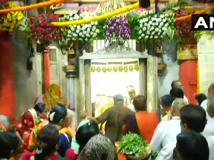 On the first day of Navaratri, huge crowd of devotees in the temples | नवरात्र के पहले दिन मंदिरों में उमड़ी भक्तों की भारी भीड़, देखें तस्वीरें
