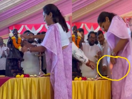 NCP leader Supriya Sule saree caught fire during wreath laying panicked MP put out fire with his own hand video | वीडियो: माल्यार्पण के दौरान एनसीपी नेता सुप्रिया सुले की साड़ी में लगी आग, घबराई सांसद हाथ से ही लगी बुझाने आग और फिर....