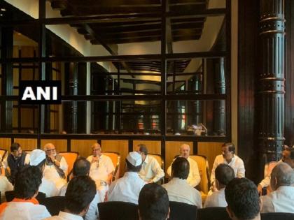 Maharashtra: Sharad Pawar meeting with NCP MLAs underway, to hold a close door meet with Uddhav Thackeray | महाराष्ट्र: शरद पवार की एनसीपी विधायकों के साथ बैठक, उद्धव ठाकरे ने कहा, 'लंबा चलेगा एनसीपी-शिवसेना का साथ'