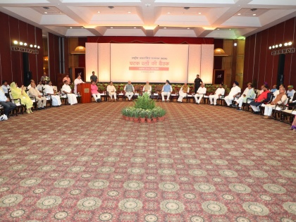 Rajnath Singh says 36 NDA allies present at the NDA dinner 3 NDA given their support in writing | NDA डिनर: बीजेपी को 39 दलों का साथ, सबने जताया पीएम मोदी पर भरोसा