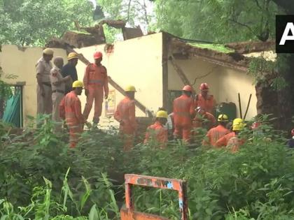 Delhi Police 5 people died due to collapse of wall of dargah near Humayun's tomb 7 injured, see video | हुमायूं के मकबरे के निकट दरगाह की दीवार गिरने से 5 लोगों की मौत, 7 घायल, देखिए वीडियो
