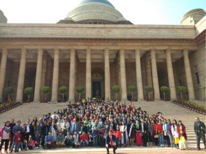 Massive NE folks turn out today at Rashtrapati Bhavan | राष्ट्रपति भवन में पूर्वोत्तर राज्यों के लिए आयोजित हुआ बड़ा कार्यक्रम, दफ्तरों से छुट्टी लेकर पहुंचे लोग