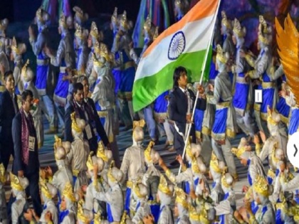 asian games 2018 neeraj chopra flag bearer for indian contingent in opening ceremony | Asian Games 2018: नीरज चोपड़ा भारतीय दल के बने ध्वजवाहक, शानदार रहा उद्घाटन समारोह