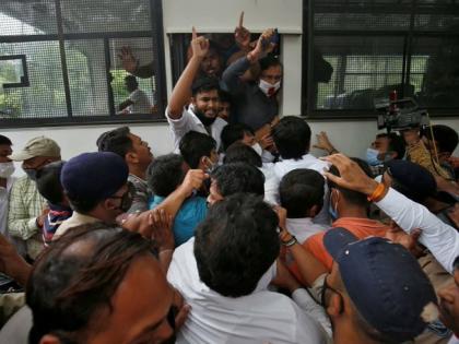 NEET Exam Row live Roll codes 13 candidates found four candidates arrest Bihar Police EOU noose 11 candidates called questioning along parents know | NEET Exam Row: 13 परीक्षार्थी के रोल कोड मिले, चार अभ्यर्थी अरेस्ट, बिहार पुलिस और ईओयू ने कसा शिकंजा, 11 अभ्यर्थियों को अभिभावकों के साथ पूछताछ के लिए बुलाया, जानें अपडेट