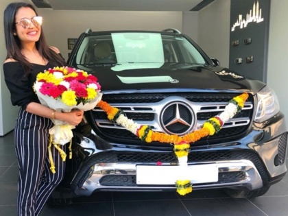 Neha Kakkar buys a Mercedes-Benz GLS 350 | सिंगर नेहा कक्कड़ ने खरीदी नई Mercedes-Benz GLS 350, जानें क्या है इस एसयूवी की खासियत