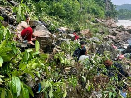 Nepal Bus Accident 14 bodies Uttar Pradesh bus fell into Nepal river 14 people died 40 passengers board watch video Kumar Neupane Spokesperson Armed Police Force | Nepal Bus Accident: उत्तर प्रदेश की बस नेपाल की नदी में गिरी, 14 लोगों की मौत, 40 यात्री सवार थे, देखें वीडियो Nepal Bus Accident 14 bodies Uttar Pradesh bus fell into Nepal river 14 people died 40 passengers board watch video Kumar Neupane Spokesperson Armed Police Force | Nepal Bus Accident: उत्तर प्रदेश की बस नेपाल की नदी में गिरी, 14 लोगों की मौत, 40 यात्री सवार थे, देखें वीडियो