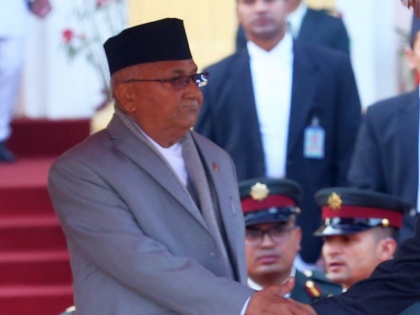 narendra Modi congratulates Oli on being sworn in as Nepal PM | पीएम मोदी ने नेपाल के नए प्रधानमंत्री को दी बधाई, भारत आने का दिया न्योता