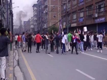 Nepal Political Crisis: Violent clashes between Gen-Z groups outside Army HQ over internal differences for leadership | VIDEO | Nepal Political Crisis: नेतृत्व के लिए आंतरिक मतभेद को लेकर सेना मुख्यालय के बाहर जेन-जेड समूहों के बीच हिंसक झड़पें | VIDEO