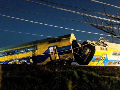 Terrible train accident in Netherlands Bogie overturned after derailment 1 passenger killed more than 30 injured | नीदरलैंड में भीषण ट्रेन हादसा; पटरी से उतरने के बाद पलटी बोगी, 1 यात्री की मौत 30 से अधिक घायल