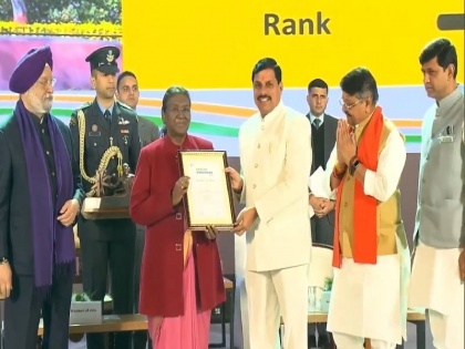 Swachh Survekshan Award: Indore tops the country in cleanliness for the 7th time, MP ranks 2nd among the cleanest states of the country. | Swachh Survekshan Award : स्वच्छता में इंदौर 7 वीं बार बना देश में अव्वल ,एमपी देश के स्वच्छ राज्यों में 2 पायदान पर