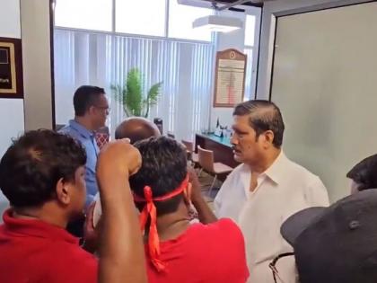 The heat of Bangladesh violence reached New York, BNP workers created ruckus in the embassy | बांग्लादेश हिंसा की आग न्यूयॉर्क तक पहुंची, दूतावास में BNP कार्यकर्ताओं ने काटा हंगामा The heat of Bangladesh violence reached New York, BNP workers created ruckus in the embassy | बांग्लादेश हिंसा की आग न्यूयॉर्क तक पहुंची, दूतावास में BNP कार्यकर्ताओं ने काटा हंगामा