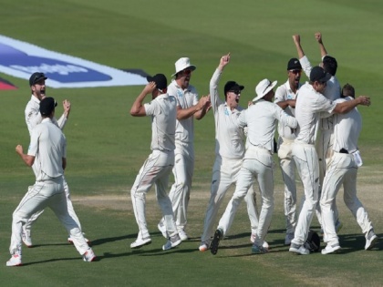 new zealand beat pakistan in 1st test abu dhabi by 4 runs as ajaz patel takes 5 wickets | PAK Vs NZ 1st Test: न्यूजीलैंड की पाकिस्तान पर रोमांचक जीत, पहले टेस्ट में 4 रनों से हराया