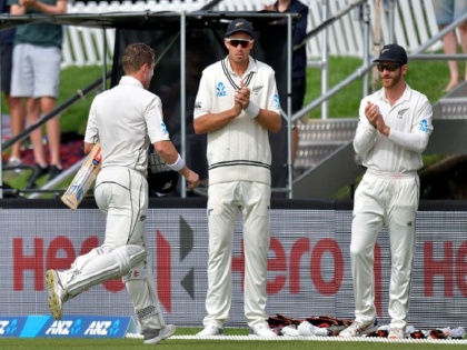 new zealand sets 660 target for sri lanka highest in a five day Test | NZ Vs SL: न्यूजीलैंड ने श्रीलंका को दिया टेस्ट इतिहास का 'सबसे बड़ा' टार्गेट, दो बल्लेबाजों ने लगाये शतक