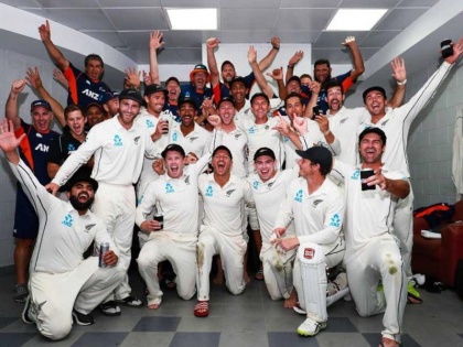 New Zealand cricketers showcases bhangra moves after thrilling win over Pakistan in Abu Dhabi test | पाकिस्तान पर रोमांचक टेस्ट जीत के बाद झूमे न्यूजीलैंड के खिलाड़ी, 'भांगड़ा' करने का वीडियो हुआ वायरल