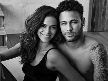 neymar with model girlfriend bruna Marquezine advertisement video goes viral | नेमार ने गर्लफ्रेंड ब्रुना के साथ शूट किया हॉट ऐड, एक दिन में 6 लाख से ज्यादा बार देखा गया
