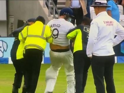 Ind vs Eng Captain Virat Kohli came out to bat jarvo Fans Mohammad Siraj and Ravindra Jadeja laughing watch video | Ind vs Eng: कप्तान विराट कोहली की जगह बल्लेबाजी करने उतरा प्रशंसक, मोहम्मद सिराज और रविंद्र जडेजा हंसी नहीं रोक सके, देखें वीडियो