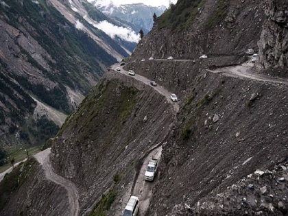 Vijay Darda blog: Journey on NH-1 from zozila pass to sonmarg, a dreadful road | विजय दर्डा का ब्लॉग: खौफनाक सड़क पर सांसें अटक गई थीं