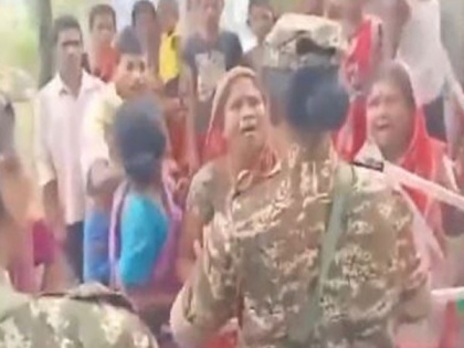 watch NIA Team Attack Bengal NIA team comes under attack in Purba Medinipur while picking up suspect in blast case see video | NIA Team Attack: 2022 बम विस्फोट की जांच, एनआईए टीम पर हमला, अधिकारी घायल, वाहन को घेरा और पथराव