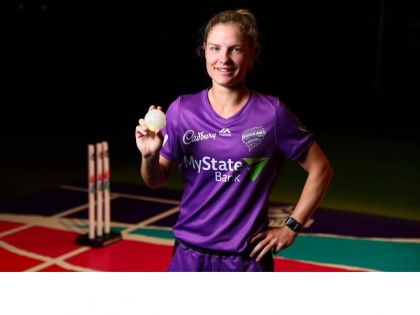 Australia all-rounder Nicola Carey backs lighter ball for women's cricket | ऑस्ट्रेलियाई ऑलराउंडर निकोला कैरी ने दी महिला क्रिकेट में सुधार की सलाह, छोटी और हल्की गेंद के प्रयोग का किया समर्थन