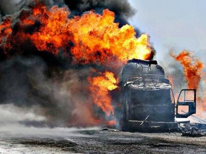 watch Nigeria 140 killed in oil tanker explosion after locals flocked to collect fuel from crashed vehicle see video | Watch Nigeria: पेट्रोल टैंकर पलटा, ईंधन लेने के लिए दौड़े लोग, विस्फोट में 140 की मौत और 50 घायल, वीडियो देख रो देंगे! watch Nigeria 140 killed in oil tanker explosion after locals flocked to collect fuel from crashed vehicle see video | Watch Nigeria: पेट्रोल टैंकर पलटा, ईंधन लेने के लिए दौड़े लोग, विस्फोट में 140 की मौत और 50 घायल, वीडियो देख रो देंगे!
