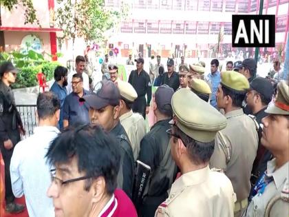 Up Nikay Chunav few cases of malfunctioning EVMs have been reported from booths in Meerut | Up Nikay Chunav: मेरठ के बूथों से ईवीएम में खराबी के कुछ मामले आए सामने, थोड़ी देर के लिए रुका रहा मतदान
