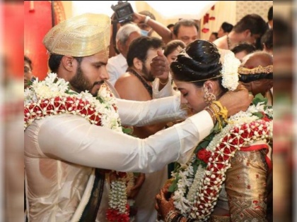 HD Kumaraswamy's Son's Wedding Held Today Amid Of Coronavirus Lockdown | Coronavirus: लॉकडाउन के बीच कुमारस्वामी के बेटे की भव्य शादी पर उठे सवाल, न मास्क नजर आया और न सोशल डिस्टेंसिंग!