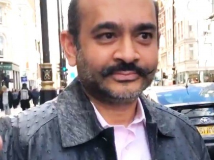 NIRAV Modi was walking in London freely and met vijay malya | लंदन में 9 लाख का जैकेट पहने खुलेआम घूमता दिखा भगोड़ा नीरव मोदी, विजय माल्या से मुलाक़ात की खबर हुई वायरल