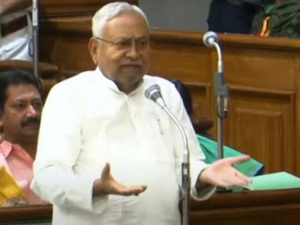 Bihar assembly RJD MLA Kumar Krishna Mohan watching mobile CM Nitish got angry and said ban it see video watch | बिहार विधानसभा में राजद विधायक कुमार कृष्ण मोहन देख रहे थे मोबाइल?, भड़के सीएम नीतीश, कहा- बैन करो, देखें वीडियो