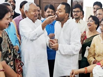 Bihar: Politics heats up over CM Nitish Kumar's son Nishant Kumar joining JDU, JDU leaders raise voice | बिहार: सीएम नीतीश कुमार के बेटे निशांत कुमार के जदयू में आने को लेकर गरमाई सियासत, जदयू नेताओं ने की आवाज बुलंद Bihar: Politics heats up over CM Nitish Kumar's son Nishant Kumar joining JDU, JDU leaders raise voice | बिहार: सीएम नीतीश कुमार के बेटे निशांत कुमार के जदयू में आने को लेकर गरमाई सियासत, जदयू नेताओं ने की आवाज बुलंद