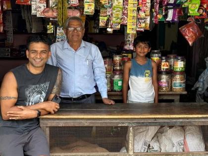 Billionaire CEO of Zerodha shares picture of father-in-law Shivaji Patil who runs grocery store | जीरोधा के अरबपति सीईओ ने किराने की दुकान चलाने वाले ससुर की तस्वीर की शेयर, कहा- जब उनकी बेटी का हाथ मांगा था तो उन्होंने...