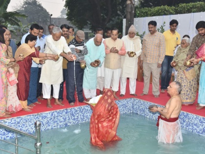 Chief Minister Nitish Kumar elder sister Usha Devi made a wish from Chhath Maiya brother now becomes PM | मुख्यमंत्री नीतीश कुमार की बड़ी बहन ऊषा देवी ने छठ मईया से मांगी मन्नत, भाई अब बने पीएम