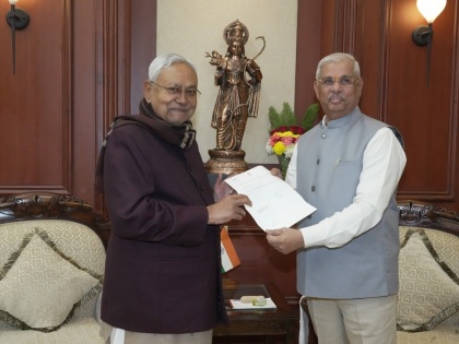Bihar Politics Update: Grand alliance government fell in Bihar, Nitish told the Governor, 'JDU is about to break the relationship' | Bihar Politics Update: बिहार में गिर गई महागठबंधन की सरकार, नीतीश ने राज्यपाल को इस्तीफा देते हुए कहा, 'जदयू ने तोड़े सारे रिश्ते'