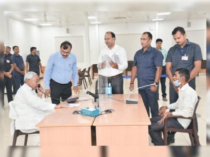 Nitish Kumar was shocked to hear the complaints of Bihar Police and Revenue Department in Chief Minister's public court in Bihar | बिहार में मुख्यमंत्री के जनता दरबार में बिहार पुलिस और राजस्व विभाग की शिकायतों को सुन भौंचक्के रह गए नीतीश कुमार