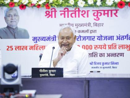 bihar chunav polls Nitish Kumar masterstroke Eye women voters Rs 10,000 deposited accounts just before assembly election dates announced | नीतीश कुमार मास्टरस्ट्रोक?, महिला वोटर पर नजर?, चुनाव तारीखों की घोषणा से ठीक पहले 75 लाख महिला खाते में 10000-10000 रुपये