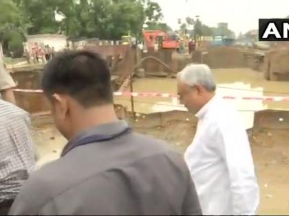 Bihar: CM Nitish Kumar inspects broken Bailey Road, Thorough report will made | बिहारः पहली ही बारिश में धंस गई पटना की बेली रोड, सीएम नीतीश कुमार चिंतित, लिया हालात का जायजा Bihar: CM Nitish Kumar inspects broken Bailey Road, Thorough report will made | बिहारः पहली ही बारिश में धंस गई पटना की बेली रोड, सीएम नीतीश कुमार चिंतित, लिया हालात का जायजा