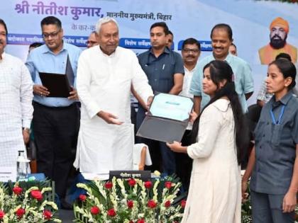 Nitish Kumar Will Distribute Appointment Letters 114138 Employed teachers become state employees CM Nitish Kumar said remain where they are provide | 114138 नियोजित शिक्षक अब बने राज्यकर्मी?, सीएम नीतीश कुमार बोले-जहां हैं वहीं रहेंगे, प्रमाण-पत्र और नियुक्ति-पत्र प्रदान