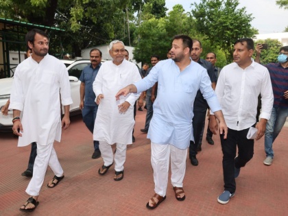 Bihar Political Crisis CM Nitish Kumar resigns Chief Minister of Bihar breaks alliance with BJP Governor Fagu Chauhan government 'Mahagathbandhan' | Bihar Political Crisis: राज्यपाल फागू चौहान से मिलकर सीएम नीतीश ने इस्तीफा सौंपा, महागठबंधन के साथ सरकार बनाएंगे, राबड़ी आवास पहुंचे