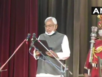 Nitish Kumar Swearing in Nitish Kumar take oath as Bihar CM for the 4th term | 7वीं बार बिहार के मुख्यमंत्री बने नीतीश कुमार, राज्यपाल फागू चौहान ने दिलाई शपथ