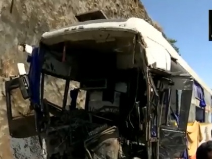 Four people died in a fierce truck-bus collision in Pune 22 injured Supriya Sule reached the spot | महाराष्ट्र के पुणे में ट्रक-बस की भीषण टक्कर में चार लोगों की मौत; 22 घायल, घटनास्थल पर पहुंची सुप्रिया सुले