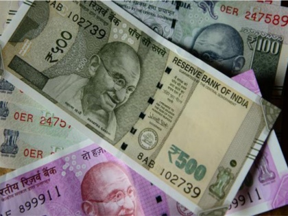 Congress releases notesban time videos, Claims Govt Official changed Currency Notes | कांग्रेस ने जारी किए नोटबंदी के वक्त के वीडियो, ‘सरकारी अधिकारी’ के पुराने नोट बदलने का दावा