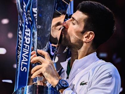 Novak Djokovic beats Casper Ruud 7-5 6-3 win record-equalling sixth ATP Finals title 2022 see video | ATP Finals 2022: जोकोविच ने फेडरर के छह खिताब की बराबरी की, कास्पर रूड को 7-5 6-3 से हराया, देखें वीडियो