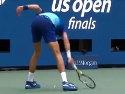 US Open Final: Daniil Medvedev wins title and when Novak Djokovic breaks his racket | US Open Final Video: डेनिल मेदवेदेव बने चैम्पियन, गुस्से में बीच मैच में जोकोविच ने इस अंदाज में तोड़ा अपना रैकेट