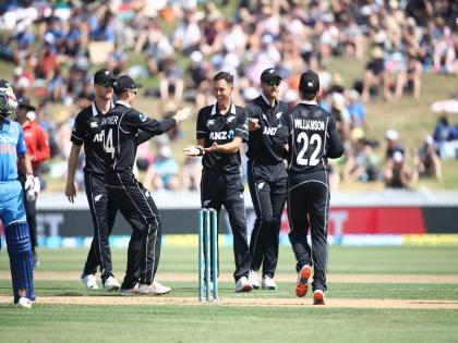 New Zealand beat India by 8 wickets in 4th odi in Hamilton with 212 balls remaining | IND vs NZ: भारत को मिली वनडे की सबसे करारी हार, न्यूजीलैंड ने चौथे वनडे में 212 गेंदें बाकी रहते हुए हराया