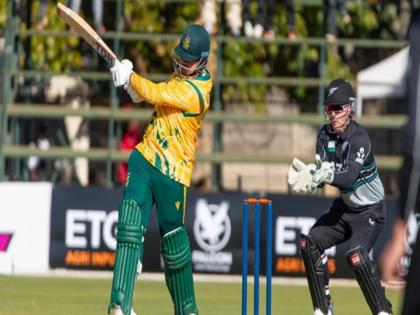 NZ vs SA: New Zealand beat South Africa by 7 wickets for the second time in a week | NZ vs SA: त्रिकोणीय सीरीज में न्यूजीलैंड ने एक हफ्ते में दूसरी बार दक्षिण अफ्रीका हराया, 7 विकेट से जीता मैच
