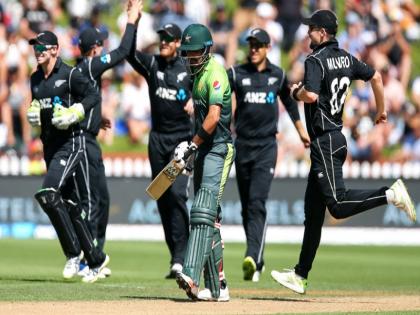 martin guptill century new zealand clean sweep pakistan in one day series | NZ Vs PAK: गप्टिल के शतक और मैट हेनरी के पेस से पाकिस्तान पस्त, 5-0 से सूपड़ा साफ