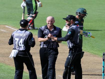 new zealand beat pakistan by 7 wicket 1st t20 wellington match report | NZ Vs PAK: साउदी, रेंस और मुनरो ने पाकिस्तान को पीटा, 7 विकेट की करारी हार