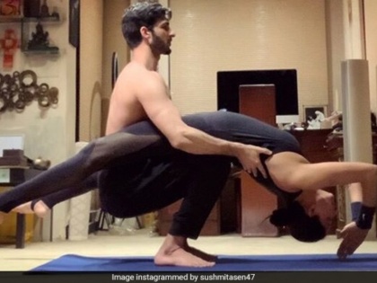 sushmita sen yoga with boyfriend rohman shawl | सुष्मिता सेन ने बॉयफ्रेंड रोहमन शॉल संग किया योग, रोमंटिक अंदाज में नजर आईं एक्ट्रेस- देखें Photos