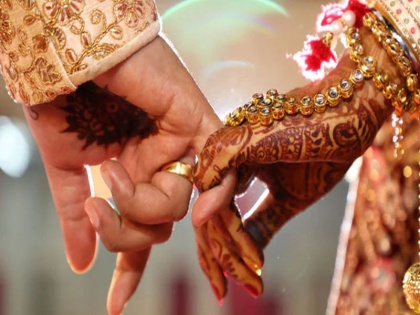 Bride dies of Kovid-19 after five days of marriage in Odisha | ओडिशा में शादी के पांच दिन बाद कोविड​​-19 से दुल्हे की मौत, समारोह में उपस्थित लोगों की जांच शुरू