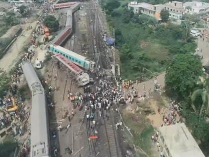 Balasore train accident watch video 280 death and 1000 injured 1200 personnel besides 200 ambulances, 50 buses and 45 mobile health units present accident site helpline numbers released | Balasore train accident: 280 की मौत और 1000 लोग घायल, 1200 कर्मियों के अलावा 200 एंबुलेंस, 50 बस और 45 सचल स्वास्थ्य इकाइयां दुर्घटनास्थल पर मौजूद, हेल्पलाइन नंबर जारी, वीडियो