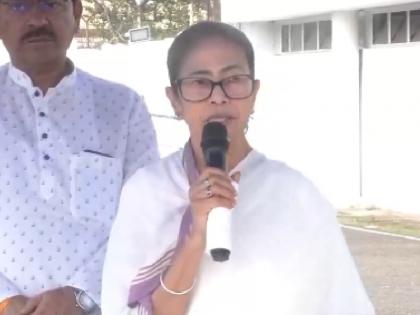 Durgapur Gangrape Case Girls should not go out at night CM Mamata Banerjee controversial statement | Durgapur Gangrape Case: 'रात को लड़कियों को नहीं निकलना चाहिए बाहर', CM ममता बनर्जी का विवादित बयान Durgapur Gangrape Case Girls should not go out at night CM Mamata Banerjee controversial statement | Durgapur Gangrape Case: 'रात को लड़कियों को नहीं निकलना चाहिए बाहर', CM ममता बनर्जी का विवादित बयान